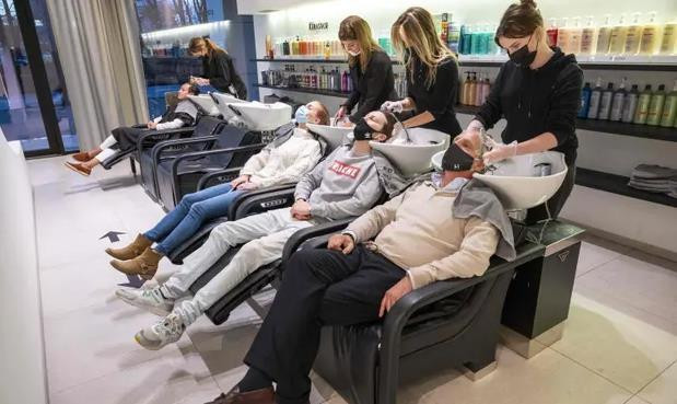 Cảnh báo hóa chất duỗi tóc có nguy cơ gây ung thư tử cung ảnh 1