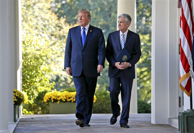 Tổng thống Mỹ Donald Trump và Chủ tịch Ngân hàng Dự trữ Liên bang Mỹ (Fed) Jerome Powell tại Nhà Trắng, năm 2017. (Nguồn: AP) Tổng thống Mỹ Trump đánh giá cao cuộc gặp với Chủ tịch Fed ảnh 1