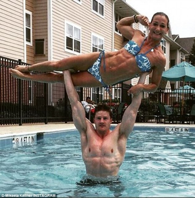 Nữ cảnh sát xinh đẹp quật ngã tên trộm khi đang mặc bikini ảnh 2