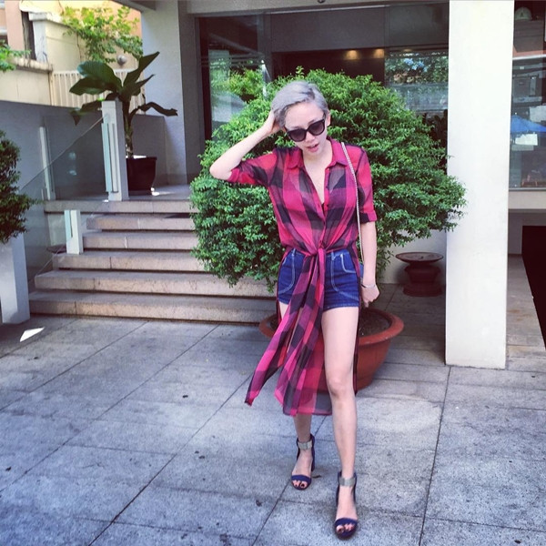 Học phong cách đường phố của các "hot girl" showbiz Việt ảnh 7