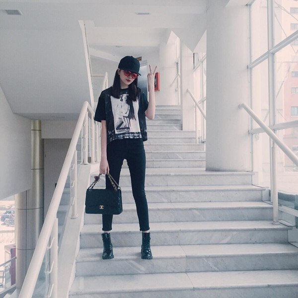 Học phong cách đường phố của các "hot girl" showbiz Việt ảnh 13