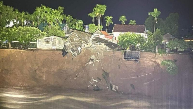 Sạt lở nghiêm trọng ở Phú Thọ: Cần sớm xử lý kè cho người dân ảnh 1