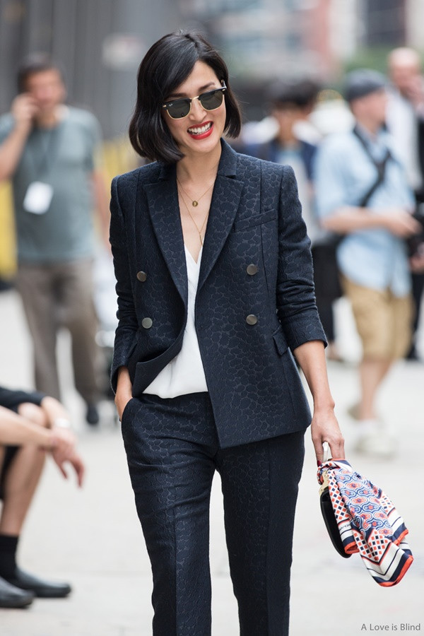 Mặc đẹp như các fashionista đi dự sự kiện thời trang ở Paris ảnh 12