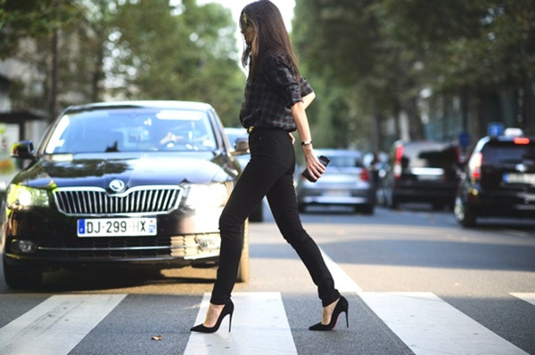 Mặc đẹp như các fashionista đi dự sự kiện thời trang ở Paris ảnh 25