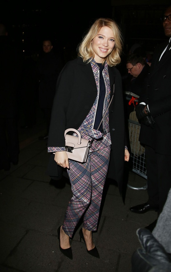 Mặc đẹp như các fashionista đi dự sự kiện thời trang ở Paris ảnh 19