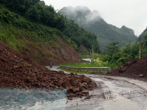 Sơn La tìm thấy thi thể bị lũ cuốn trôi sau 1 ngày tìm kiếm ảnh 1