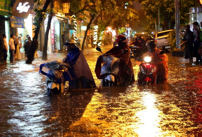 Từ đêm 2-4/5, các tỉnh Bắc Bộ và Bắc Trung Bộ có mưa dông diện rộng ảnh 1