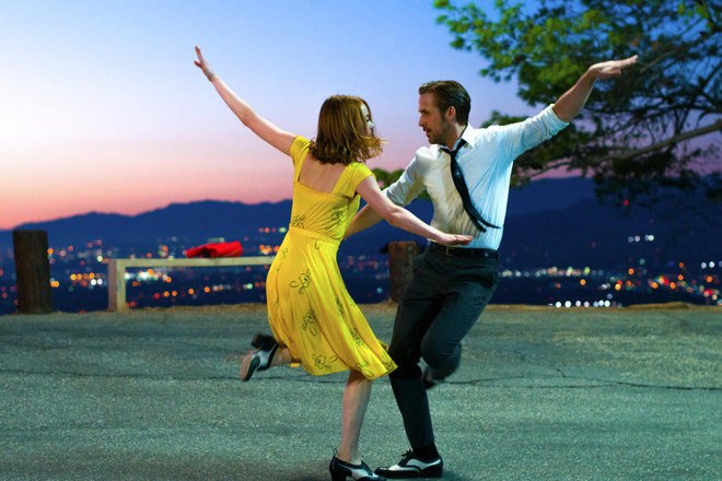 Một cảnh trong tác phẩm nhạc kịch hiện đại "La La Land." (Nguồn: newyorker.com) Lộ diện các tác phẩm điện ảnh và truyền hình Mỹ xuất sắc của năm ảnh 1