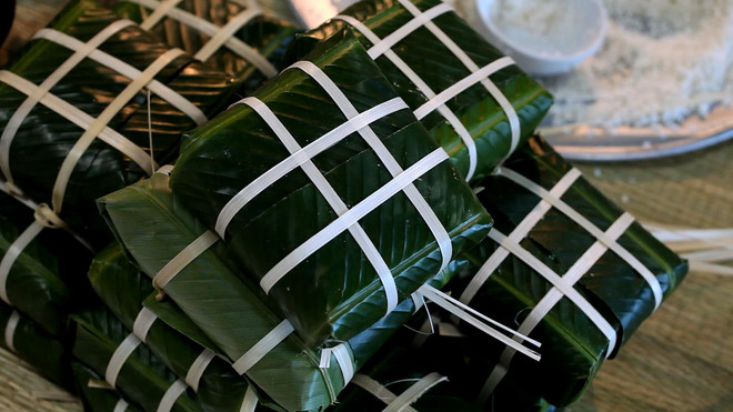 [Video] Cách gói bánh chưng đơn giản mà vuông vắn cho ngày Tết ảnh 1