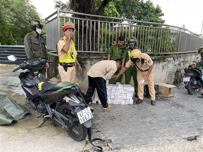 Bình Dương: Bắt giữ người đàn ông chở 1.000 bao thuốc lá nhập lậu ảnh 1