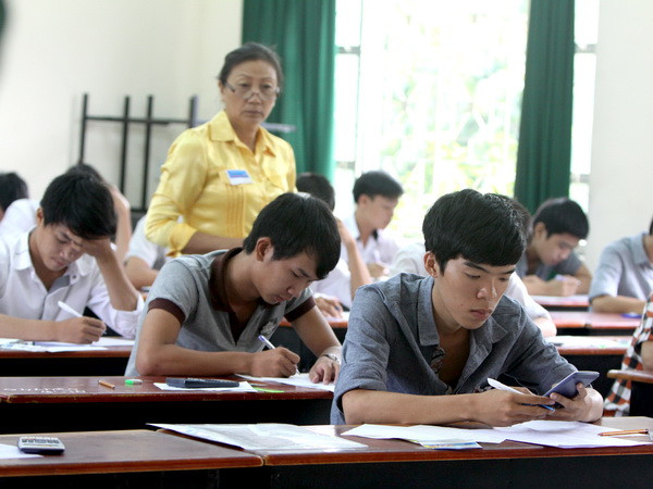 Thí sinh thi môn Toán (khối B) tại Hội đồng thi Trường Đại học Nông Lâm Thành phố Hồ Chí Minh, năm 2013. (Ảnh: Phương Vy/TTXVN) Một số trường đại học công bố đề án tuyển sinh riêng ảnh 1