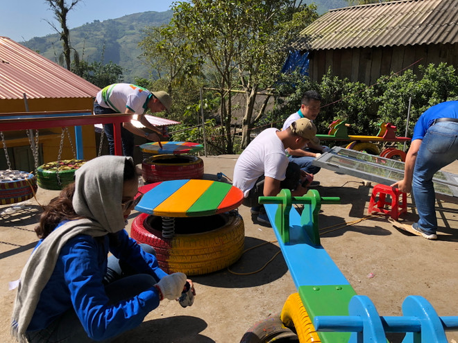 'Tủ sách Đinh Hữu Dư' của tuổi trẻ Thông tấn đến với miền núi Bát Xát ảnh 4