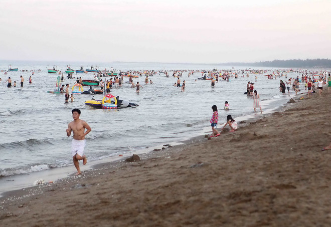 Nước biển ở tỉnh Nghệ An đạt chuẩn quốc gia về chất lượng ảnh 1