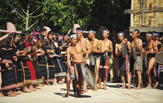 Gia Lai phục dựng nghi lễ lên nhà Rông mới của đồng bào Bahnar ảnh 1
