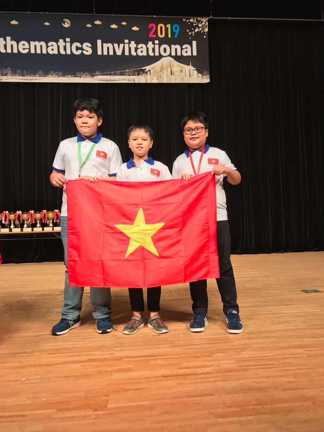 Ba học sinh Việt Nam đạt giải Kim cương. Toàn bộ 32 học sinh Việt Nam đoạt giải tại kỳ thi Toán quốc tế WMI ảnh 3