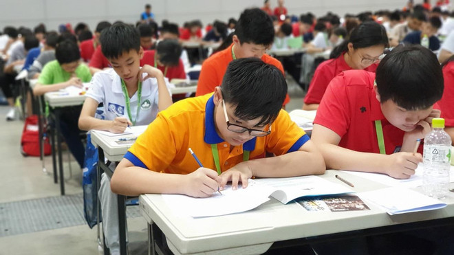 Các thí sinh làm bài thi. Toàn bộ 32 học sinh Việt Nam đoạt giải tại kỳ thi Toán quốc tế WMI ảnh 10