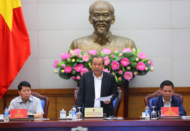 Phó thủ tướng Trương Hòa Bình phát biểu. (Ảnh: Dương Giang/TTXVN) Nguy cơ ảnh hưởng an ninh hàng không là trực tiếp và nguy hiểm hơn ảnh 3