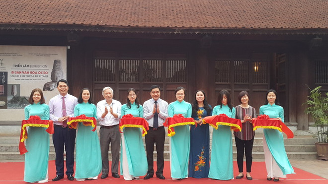 Cắt băng khai mạc triển lãm "Di sản văn hóa Óc Eo." (Ảnh: Đinh Thuận/TTXVN) Chiêm ngưỡng di sản văn hóa Óc Eo tại Văn Miếu-Quốc Tử Giám ảnh 1