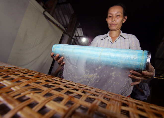 [Photo] Đi tìm lý do bánh tráng Cù Lao Mây đắt khách dịp cận tết ảnh 3