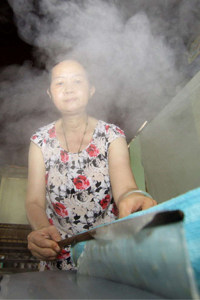 [Photo] Đi tìm lý do bánh tráng Cù Lao Mây đắt khách dịp cận tết ảnh 4