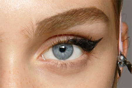 Biến tấu để sở hữu đôi mắt "miêu nữ" mê hoặc phái mạnh ảnh 2