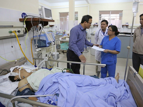 [Video] Khẩn cấp cứu chữa các nạn nhân trong vụ tai nạn ở Lâm Đồng ảnh 1