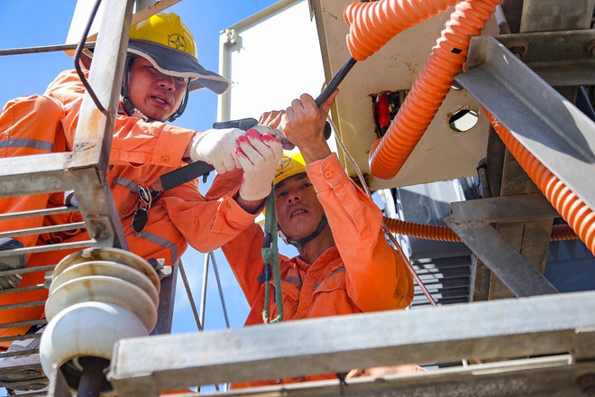 Mùa nóng lại “nóng” chuyện cung ứng điện ổn định, an toàn ảnh 1