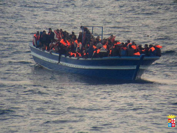 Italy bắt 4 đối tượng đưa người nhập cư bất hợp pháp ảnh 1