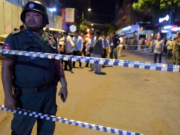 Campuchia bắt 5 kẻ liên quan vụ ném lựu đạn làm người Việt bị thương ảnh 1