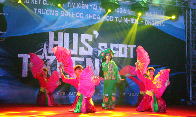 Sôi động đêm chung kết tìm kiếm tài năng Đại học Khoa học Tự nhiên ảnh 1