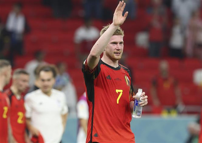 Kevin de Bruyne mừng chiến thắng nhọc nhằn của đội tuyển Bỉ trước Canada trên sân Ahmad Bin Ali ở Al Rayyan (Qatar), ngày 23/11/2022. (Ảnh: THX/TTXVN) World Cup 2022: Ngôi sao De Bruyne thừa nhận đội tuyển Bỉ "quá già" ảnh 1