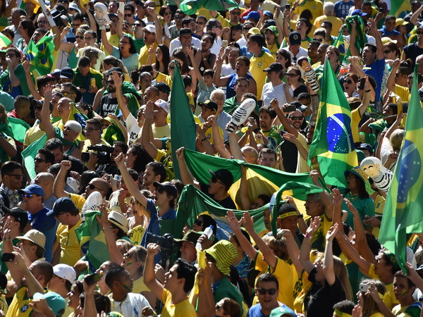 Brazil tuần hành phản đối tiến trình luận tội Tổng thống D. Rousseff ảnh 1