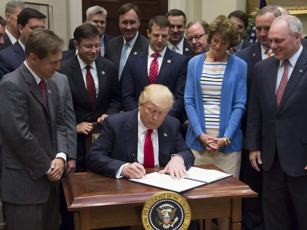 Mỹ cân nhắc dỡ bỏ nhiều quy định khắt khe đối với các doanh nghiệp ảnh 1