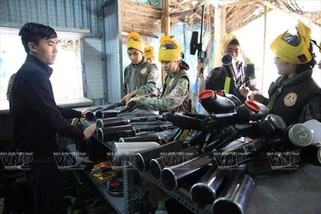 Giới trẻ Hà Thành "phát sốt" với môn thể thao bắn súng sơn ảnh 3