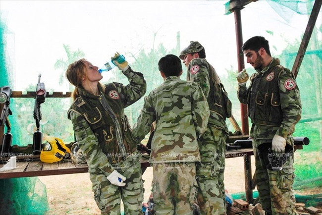 Giới trẻ Hà Thành "phát sốt" với môn thể thao bắn súng sơn ảnh 11