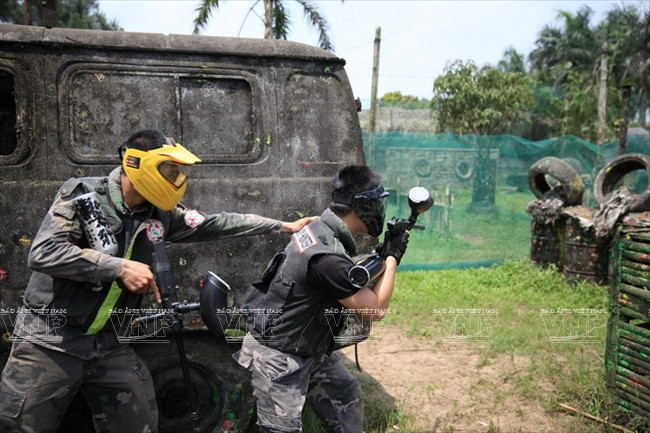 Giới trẻ Hà Thành "phát sốt" với môn thể thao bắn súng sơn ảnh 1