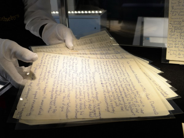 Sắp bán đấu giá bộ sưu tập cá nhân lớn của John Lennon ảnh 1