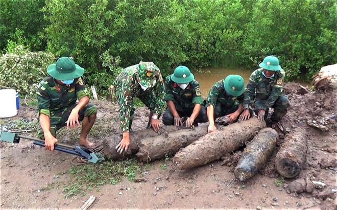 Công binh Bạc Liêu bàn giao 5 quả bom sót lại sau chiến tranh ảnh 1