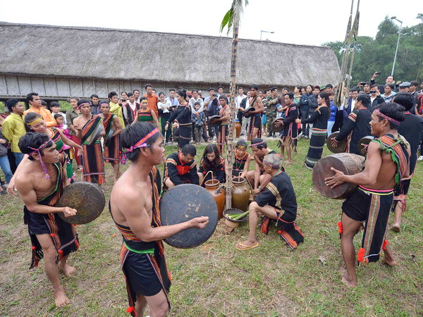 Triển khai nhiều dự án bảo tồn văn hóa dân tộc thiểu số ảnh 1
