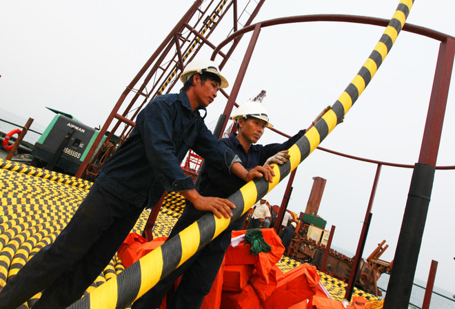 Hoàn thành đưa điện lưới Quốc gia ra 5 xã đảo huyện Vân Đồn ảnh 1