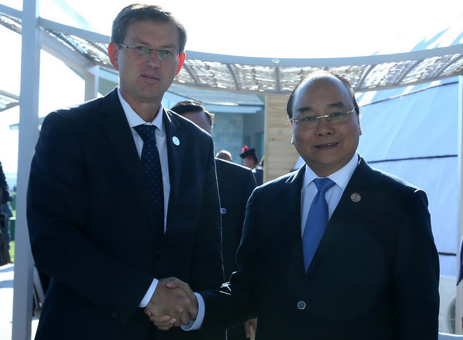 Thủ tướng Nguyễn Xuân Phúc hội đàm với Thủ tướng Slovenia ảnh 1