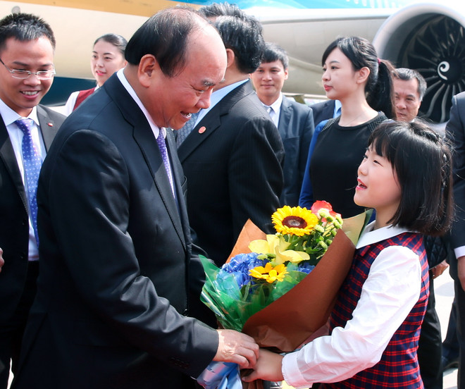 [Photo] Ngày đầu tiên Thủ tướng thăm chính thức Trung Quốc ảnh 1