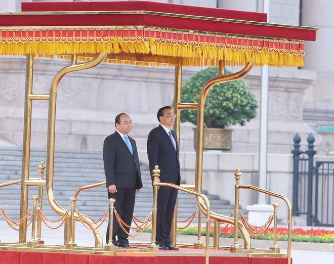 [Photo] Ngày đầu tiên Thủ tướng thăm chính thức Trung Quốc ảnh 6