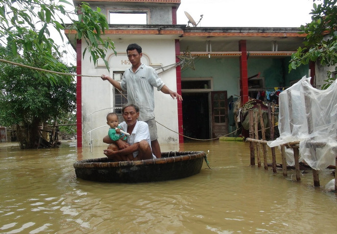 Các tỉnh ven biển miền Trung khẩn trương ứng phó với mưa lũ ảnh 1