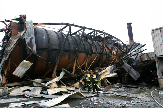 [Photo] Nổ nhà máy hóa chất ở Trung Quốc, 5 người tử vong ảnh 2