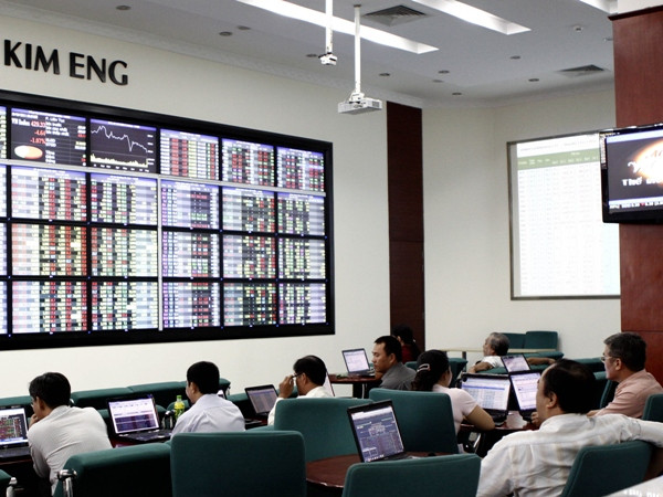 Ảnh minh họa. (Nguồn: TTXVN) Chứng khoán đỏ sàn, VN-Index mất hơn 6 điểm phiên cuối tháng Mười ảnh 1