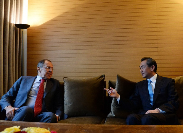 Ngoại trưởng Trung-Nga điện đàm về Syria, Triều Tiên ảnh 1