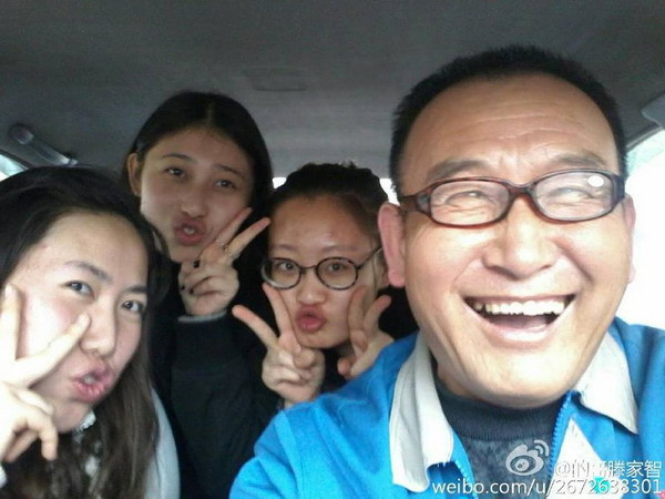 Tài xế taxi chụp 30.000 bức ảnh "tự sướng" với khách hàng ảnh 3