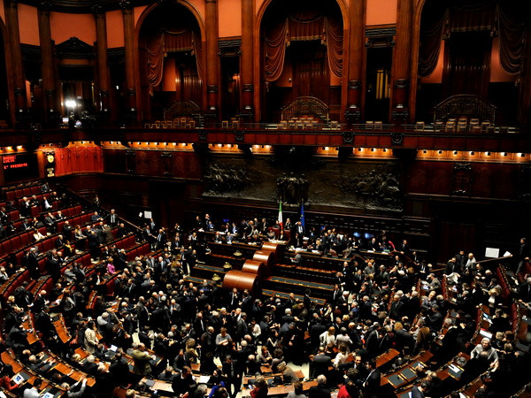 Italy nhất trí cắt lương hưu của các cựu nghị sỹ bị kết án tù ảnh 1