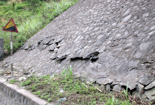 Thành phố Đà Lạt hỗ trợ người dân di dời tránh taluy bị sạt lở ảnh 1